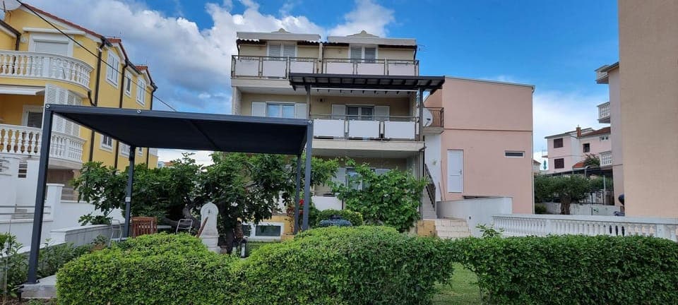 Property building, Day, Garden