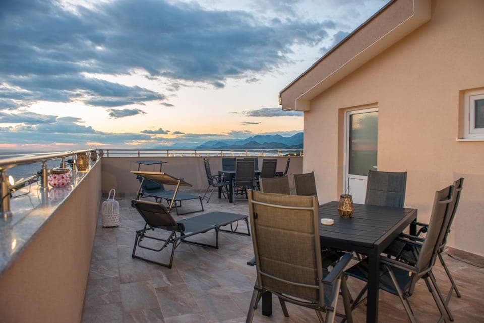 Day, BBQ facilities, Balcony/Terrace, Dining area, Sea view