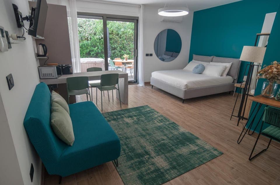 Living room, Photo of the whole room, Bedroom, Garden view