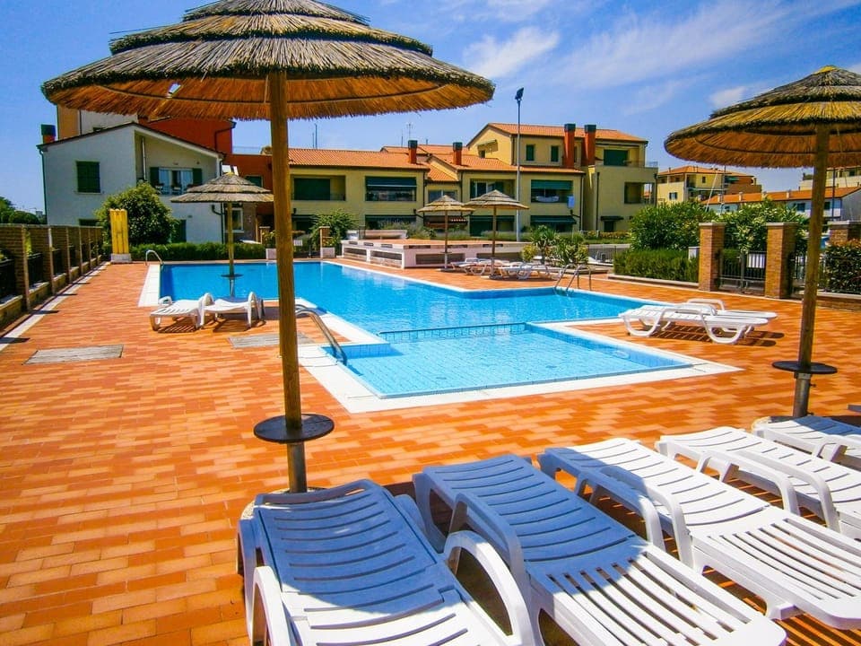 Solarium, Swimming pool, Swimming pool