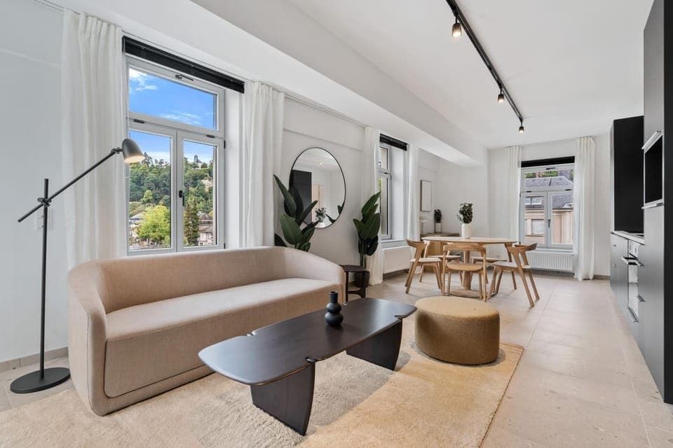 TV and multimedia, Living room, Seating area, Dining area