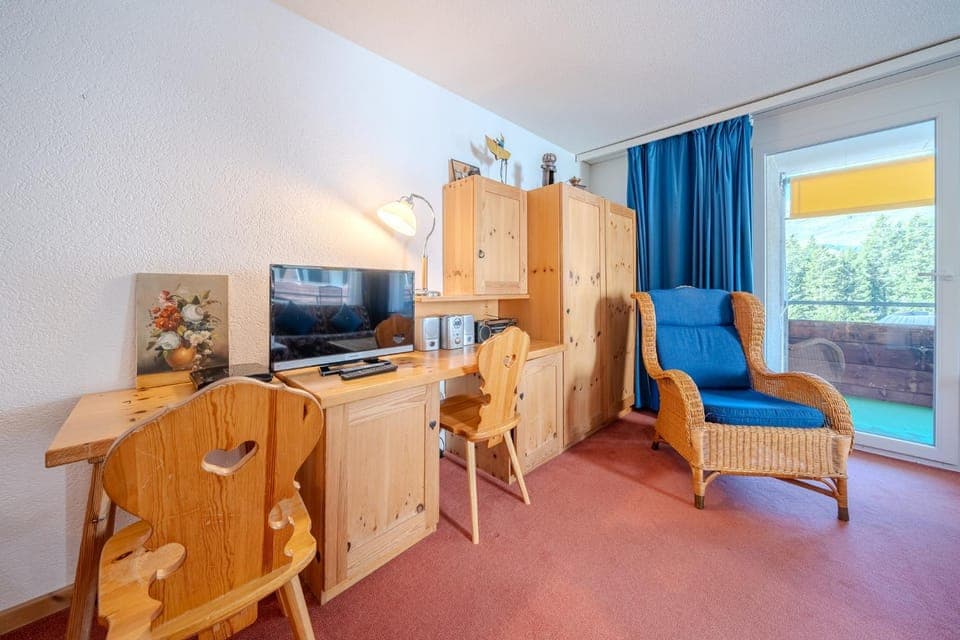 TV and multimedia, Living room, Seating area, Dining area, Evening entertainment