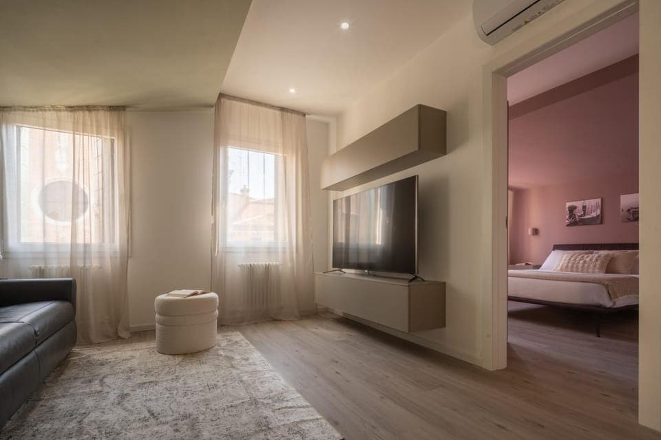 TV and multimedia, Living room, Seating area