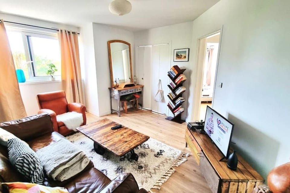 Communal lounge/ TV room, Living room, Seating area