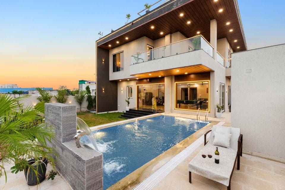 Property building, Swimming pool