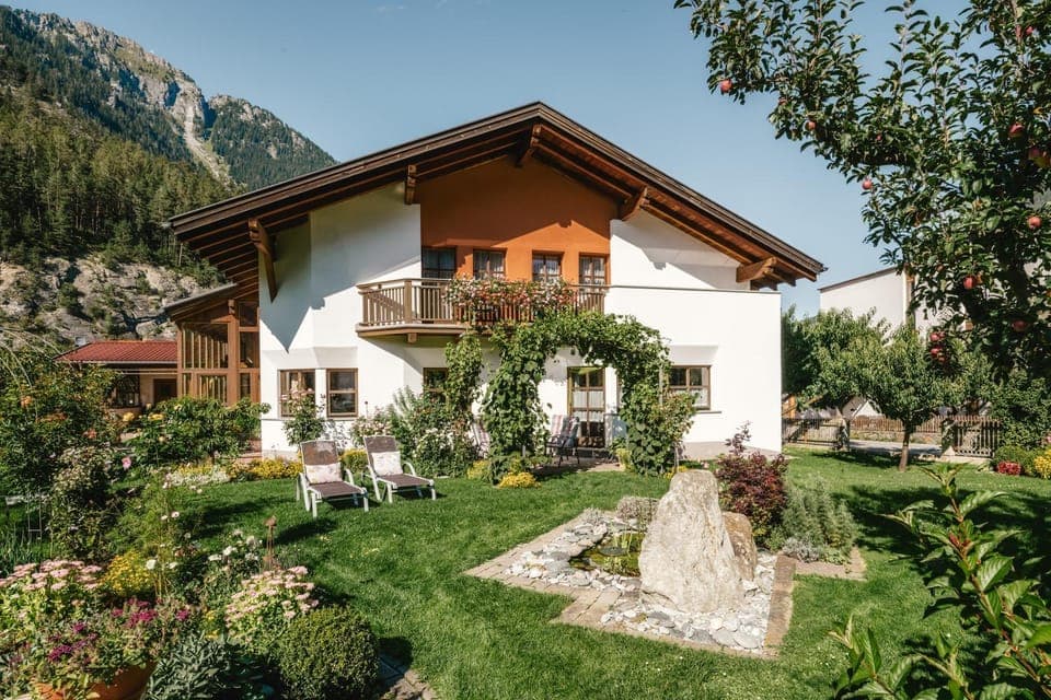 Property building, Natural landscape, Garden, Garden view, Mountain view