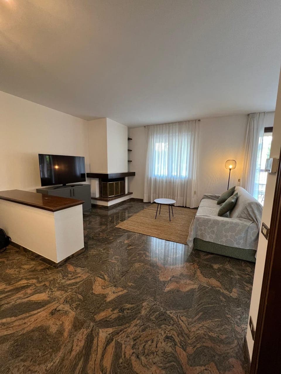 TV and multimedia, Photo of the whole room, Seating area