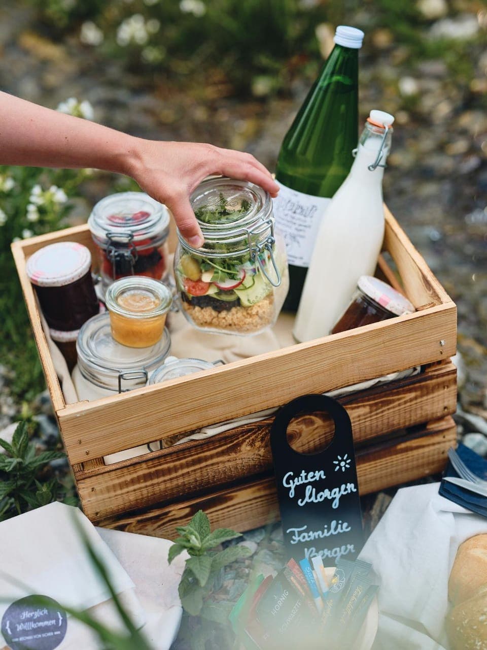 Coffee/tea facilities, Food and drinks, Food