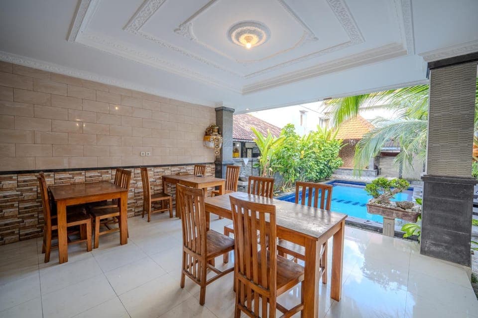 Patio, Restaurant/places to eat, Living room, Seating area, Breakfast