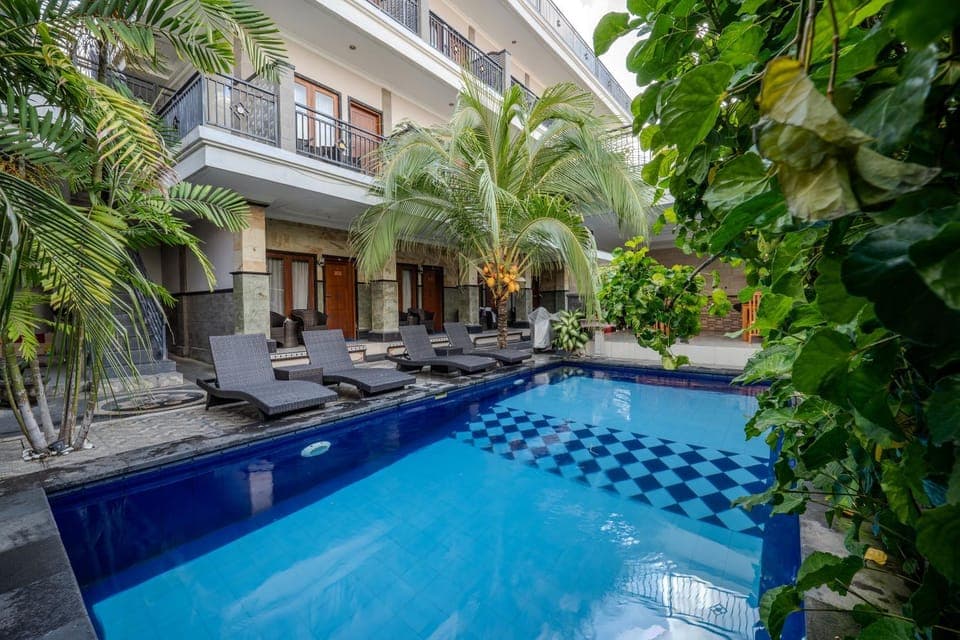 Property building, Patio, Day, Garden, Garden view, Pool view, Swimming pool, sunbed