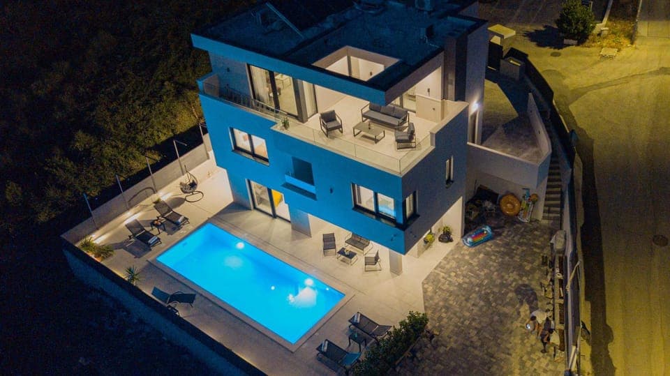 Property building, Swimming pool