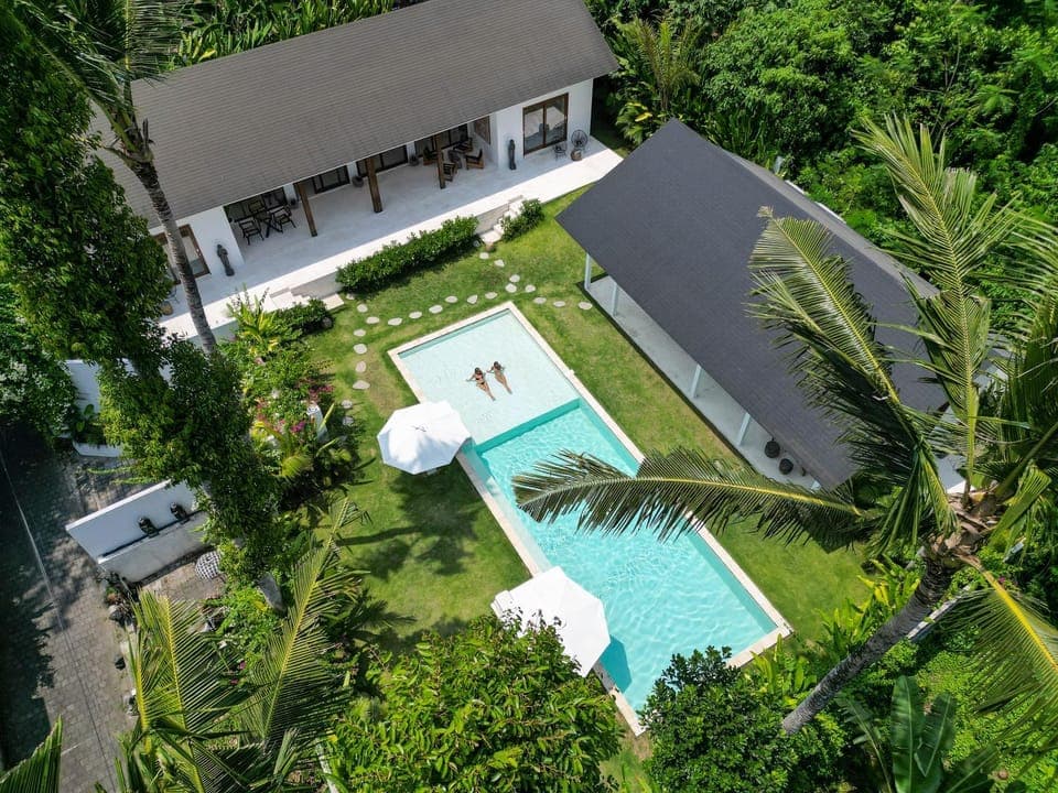 Property building, Garden, Garden view, Pool view, Swimming pool, sunbed