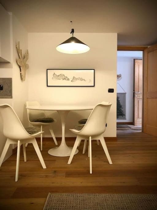 Living room, Seating area, Dining area