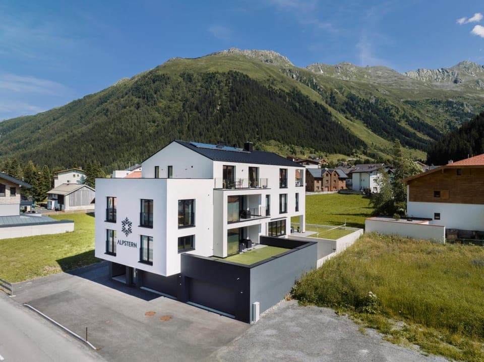 Property building, Spring, Neighbourhood, Natural landscape, Mountain view