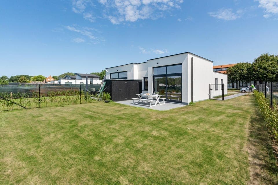 Property building, Day, Garden, Garden view