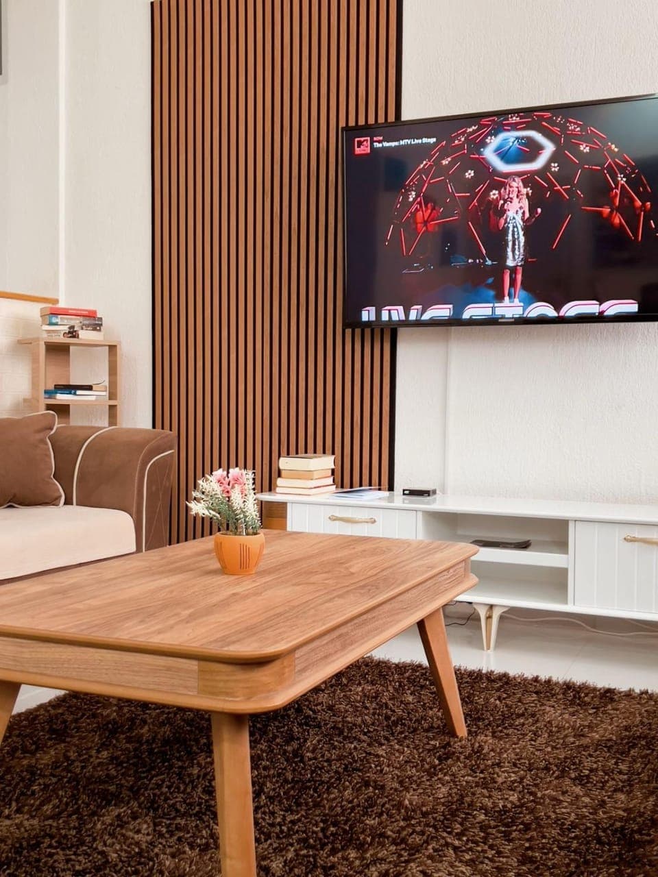 Communal lounge/ TV room, TV and multimedia, Living room, Seating area, Evening entertainment