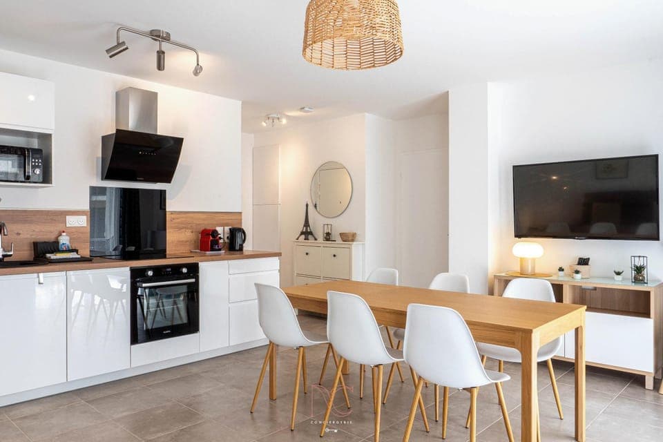 TV and multimedia, Dining area