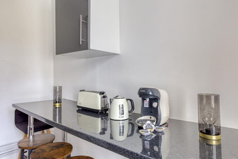 Coffee/tea facilities, Kitchen or kitchenette, minibar, toaster