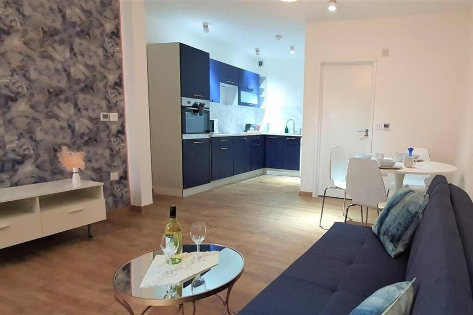 Kitchen or kitchenette, Living room