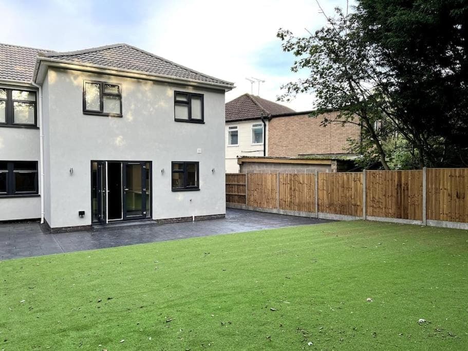Property building, Day, Garden, Garden view
