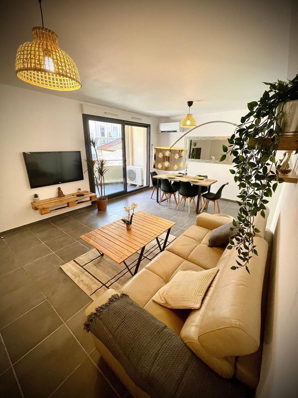 Communal lounge/ TV room