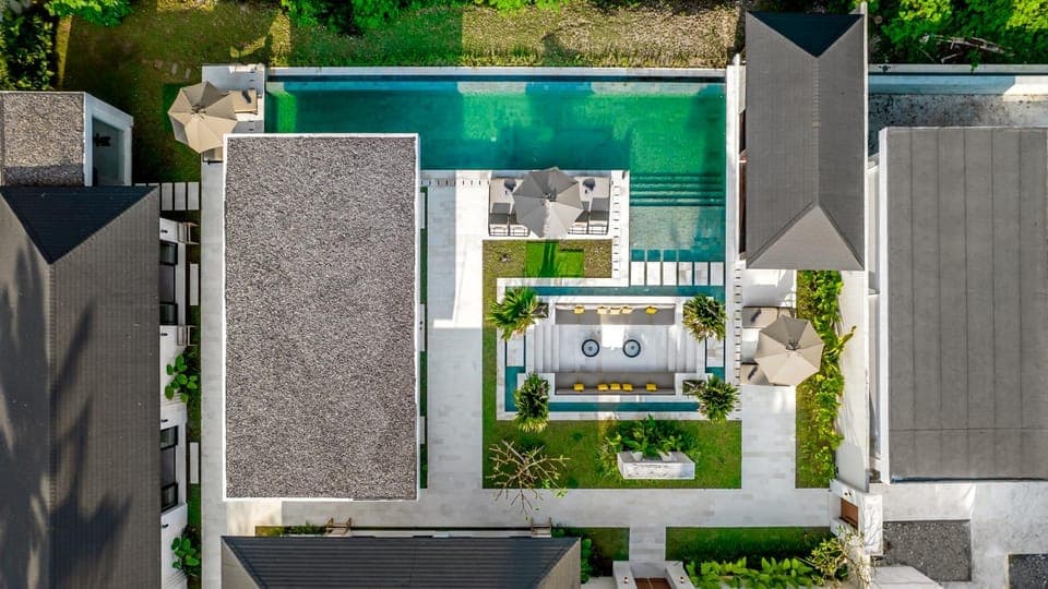 Property building, Natural landscape, Bird's eye view, Pool view, Swimming pool, Parking, internet