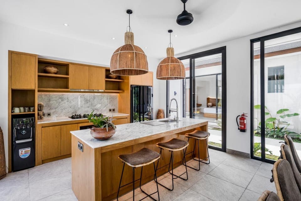 Coffee/tea facilities, Kitchen or kitchenette, oven, stove