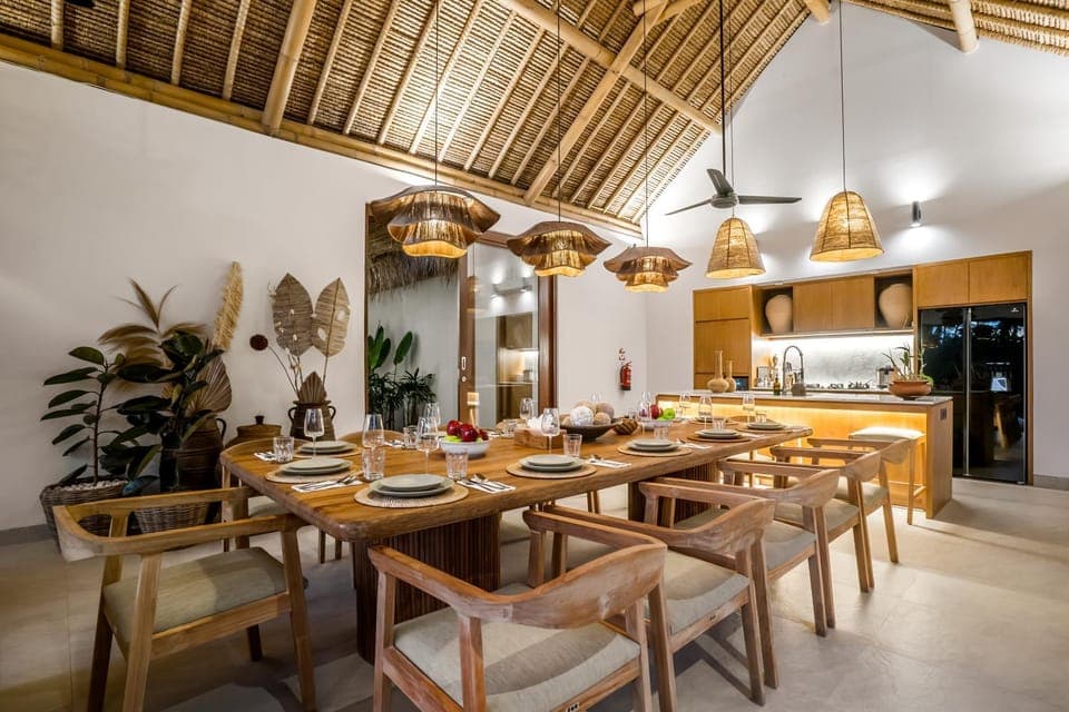 View (from property/room), Kitchen or kitchenette, Seating area, Dining area