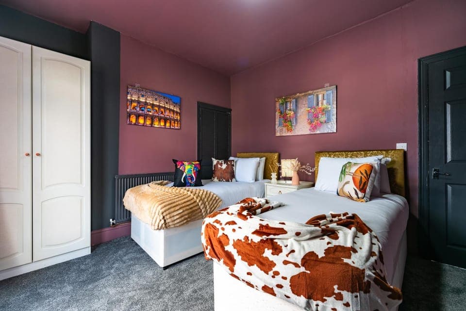 Photo of the whole room, Bedroom