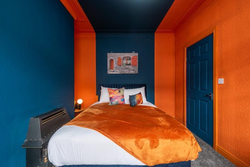 Bed, Photo of the whole room, Bedroom