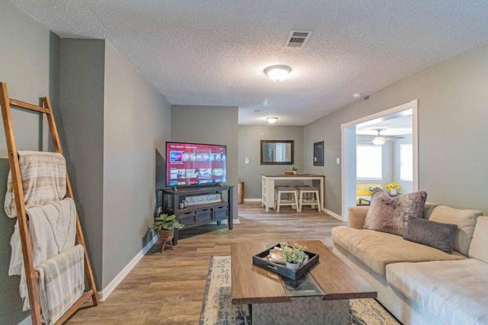 Communal lounge/ TV room, TV and multimedia, Living room, Photo of the whole room, Seating area, Evening entertainment