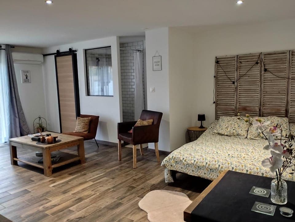 Photo of the whole room