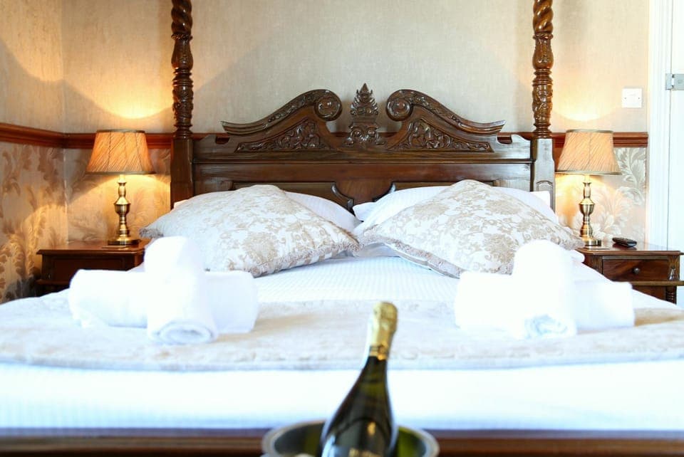 Shower, Toilet, Bed, TV and multimedia, Coffee/tea facilities, Bedroom