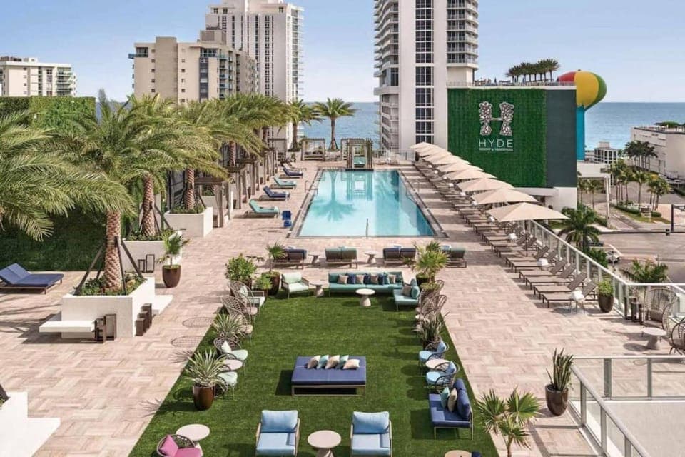 Property building, Pool view, Swimming pool