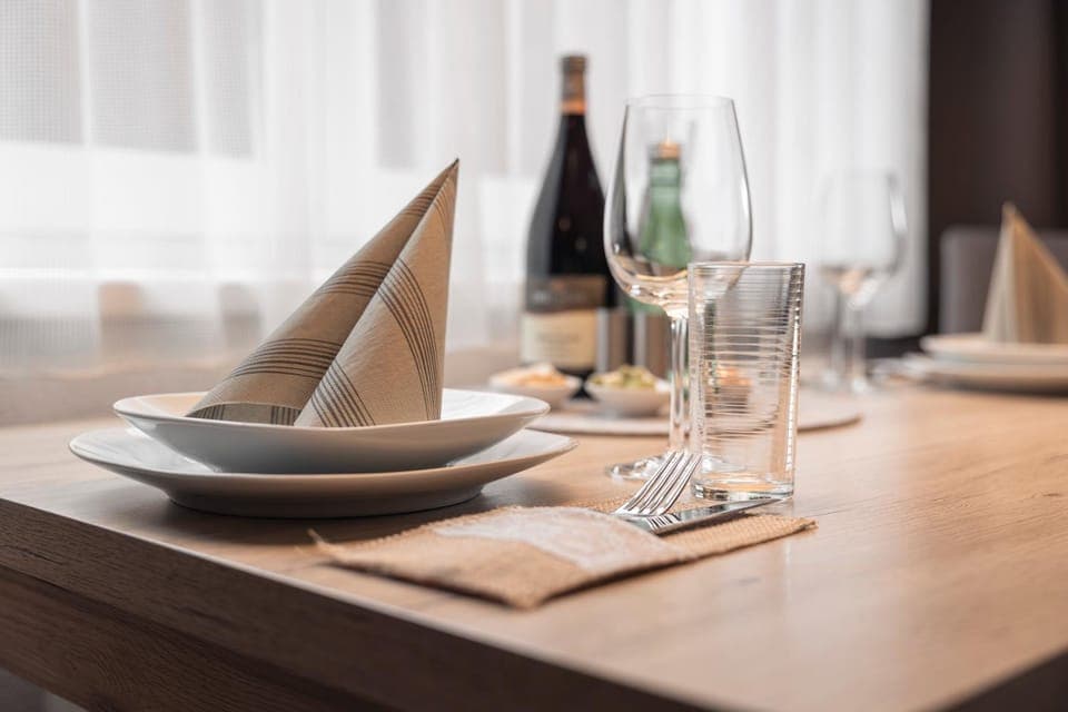 Restaurant/places to eat, Dining area