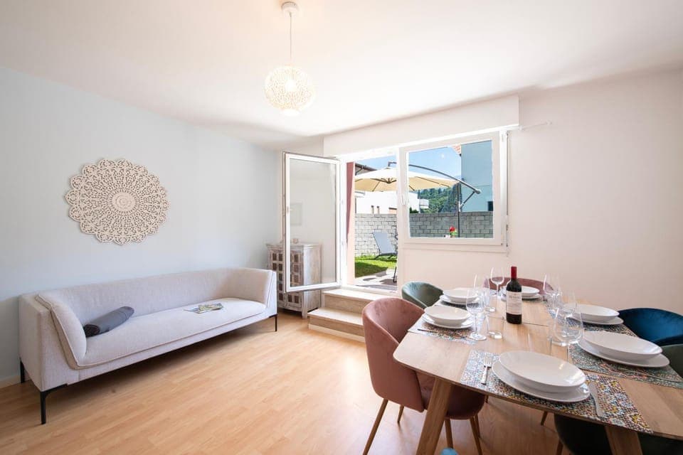 Living room, Dining area