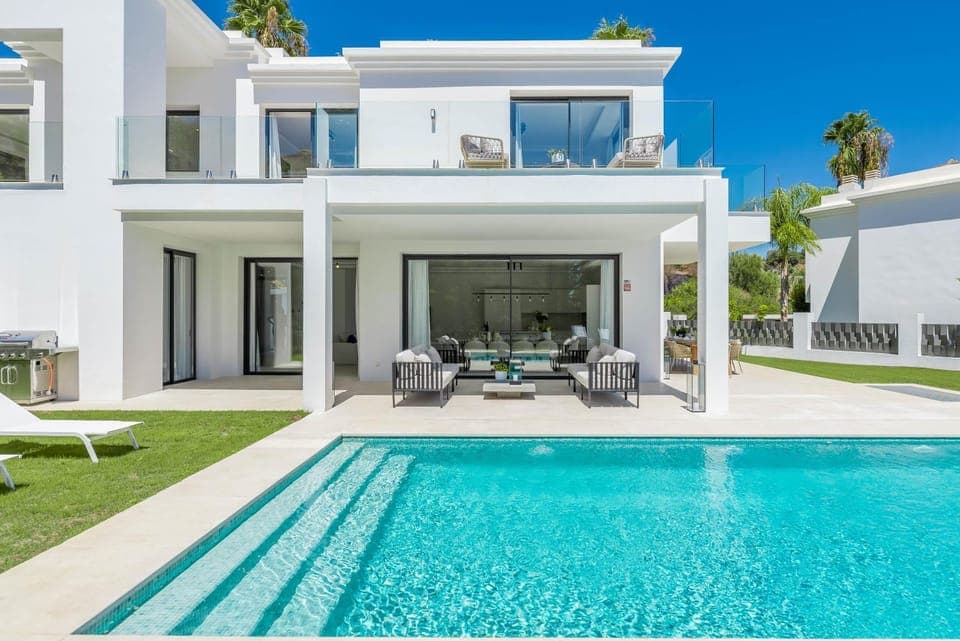 Property building, Swimming pool