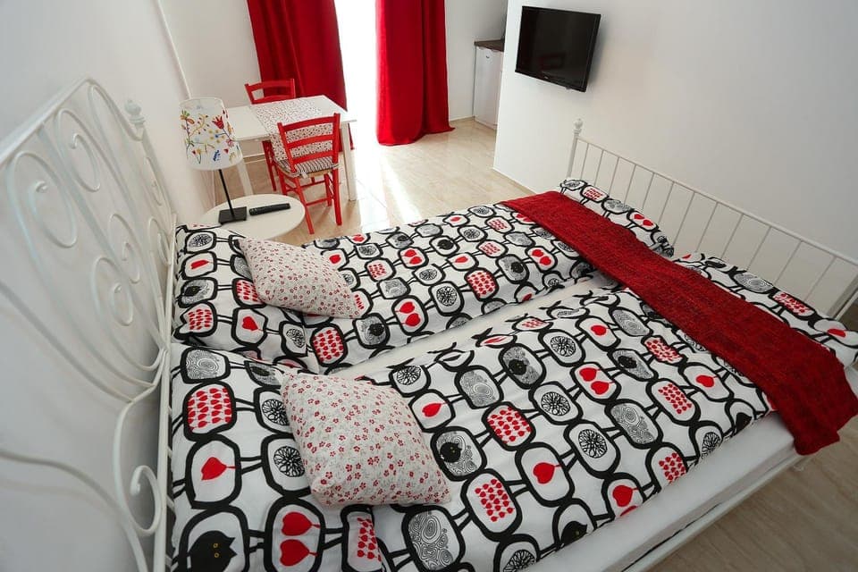 Day, Photo of the whole room