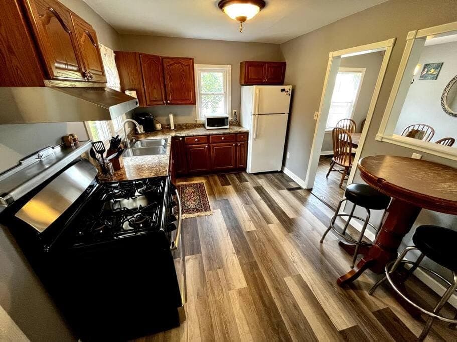 Kitchen or kitchenette, oven, stove, toaster