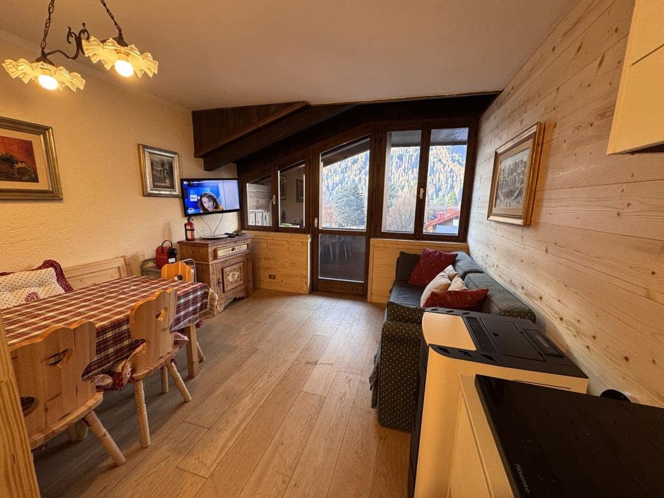 Communal lounge/ TV room, Living room