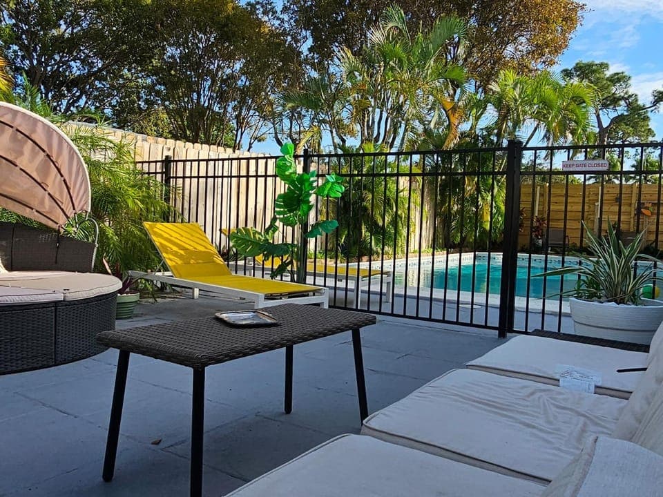 Patio, Spring, Day, Garden, View (from property/room), Balcony/Terrace, Garden view, Pool view, Swimming pool, sunbed, Internal: Not applicable to any particular room