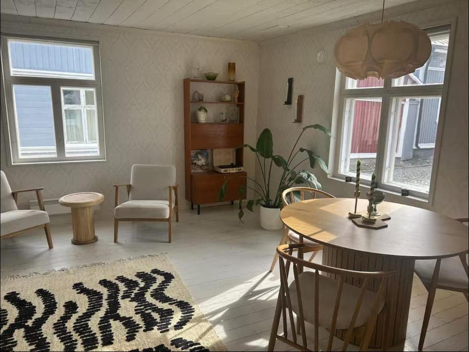 Living room, Seating area, Dining area