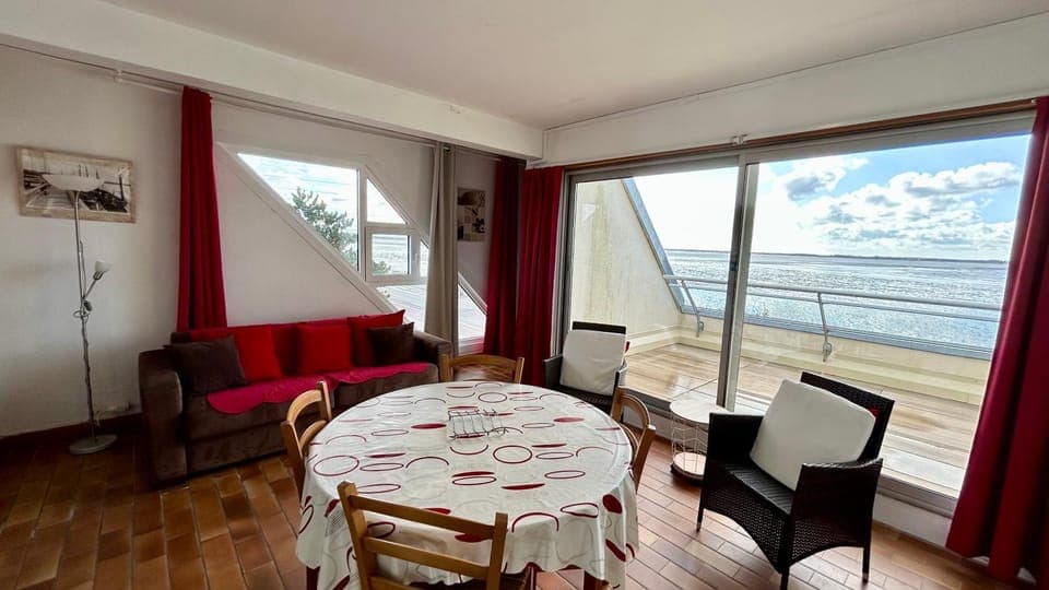 Natural landscape, Balcony/Terrace, Living room, Seating area, Sea view