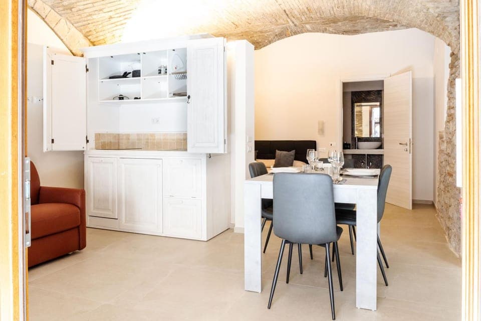 Kitchen or kitchenette, Living room, Dining area, minibar, air conditioner