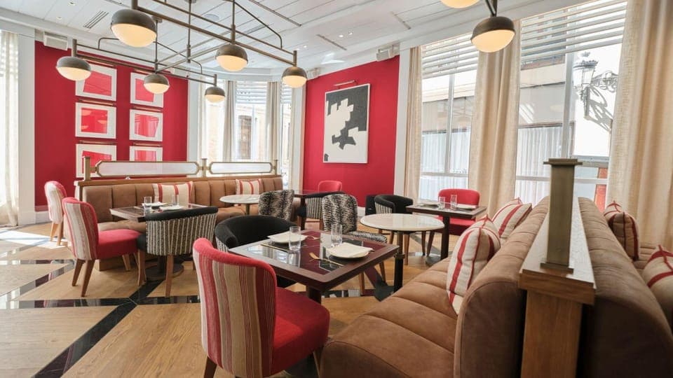 Restaurant/places to eat, Living room, Seating area