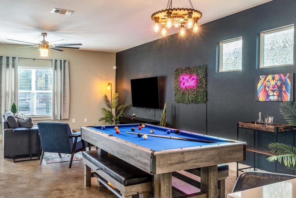 Billiard, Game Room