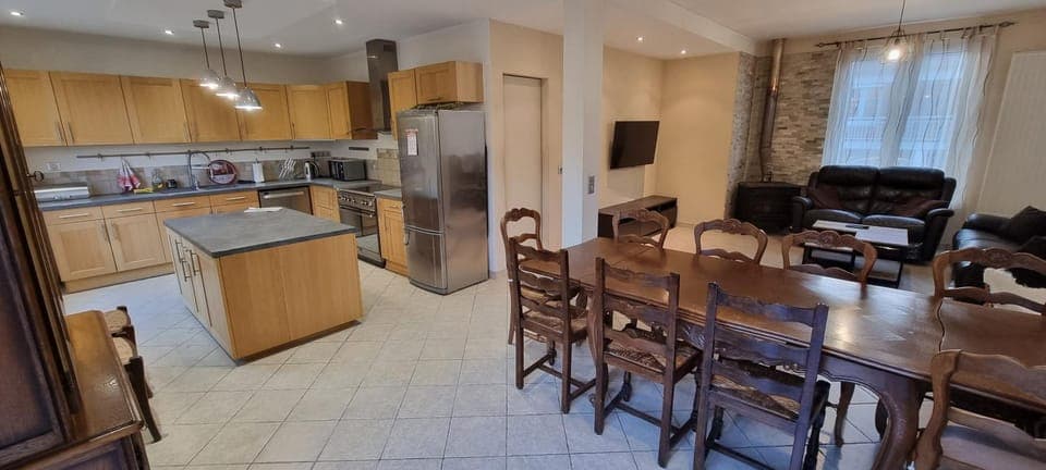 Living room, Seating area, Dining area, minibar, pet friendly, stove, toaster