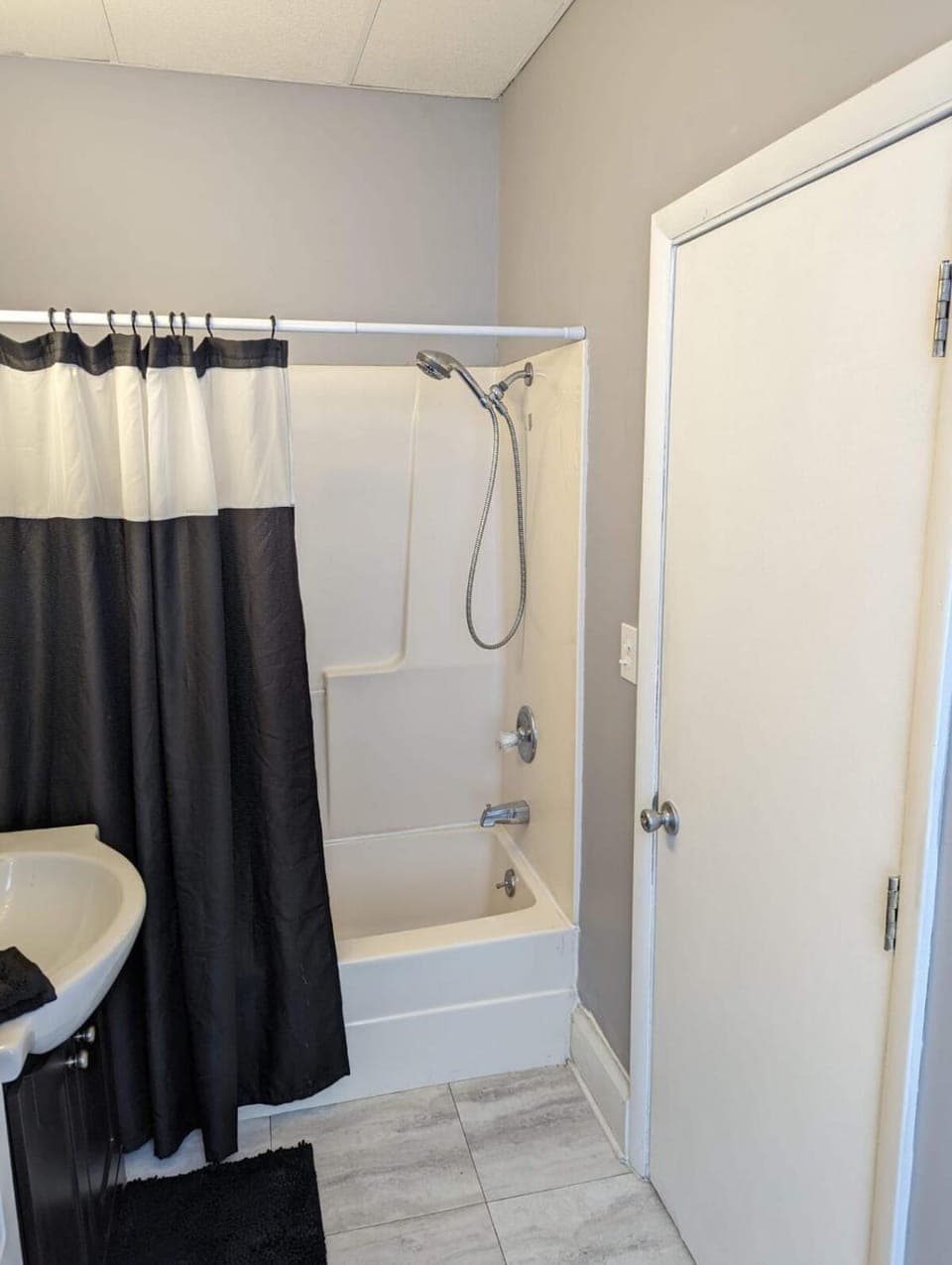 Charming Apartments in the Heart of Robinson Apartment in Indiana
