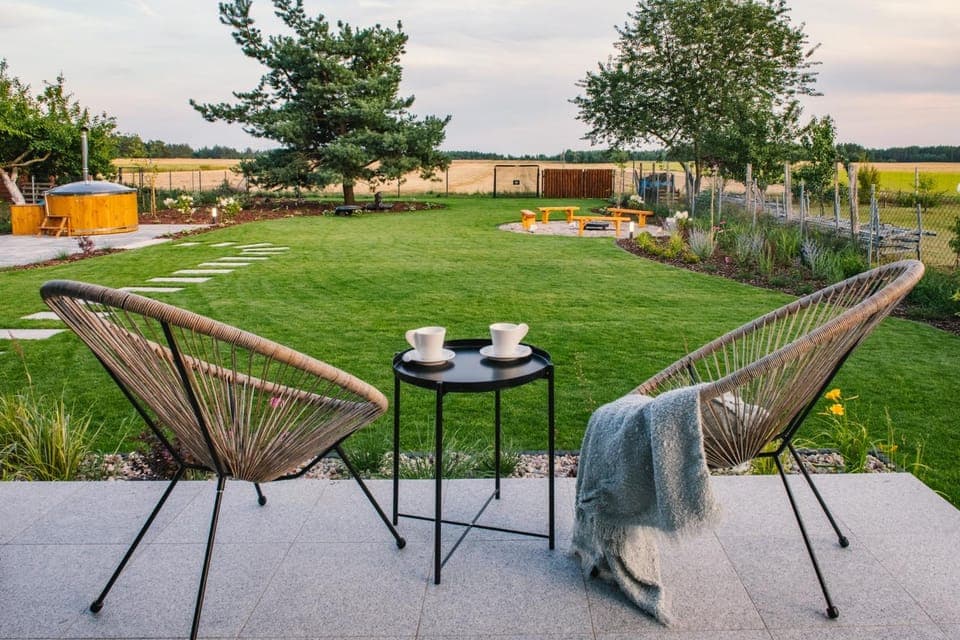 Day, Natural landscape, BBQ facilities, Garden, Hot Tub, Balcony/Terrace, Decorative detail, Seating area, Evening entertainment, Garden view, Entertainment, Seasons