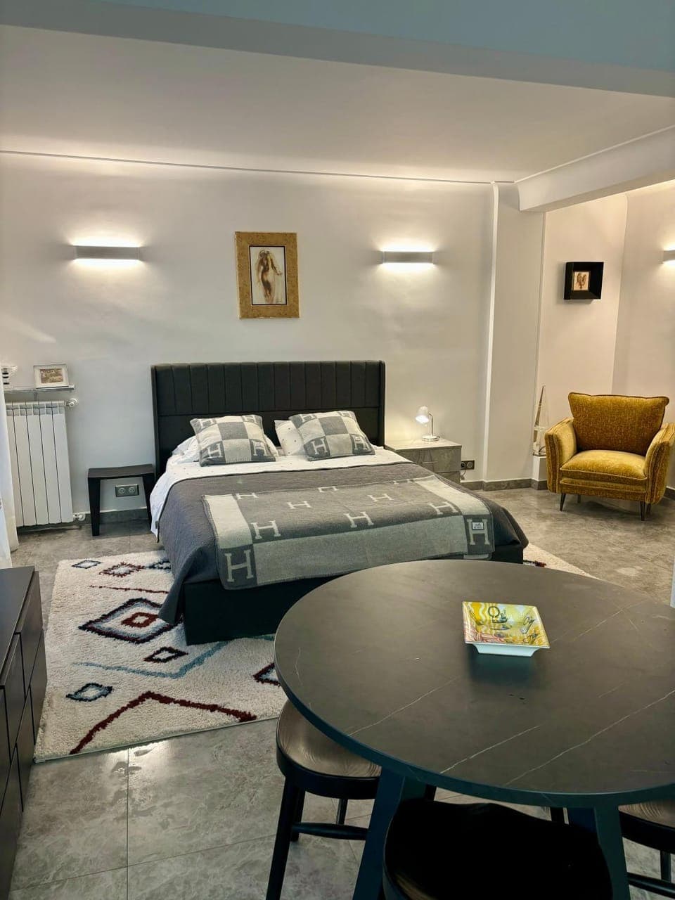 Photo of the whole room